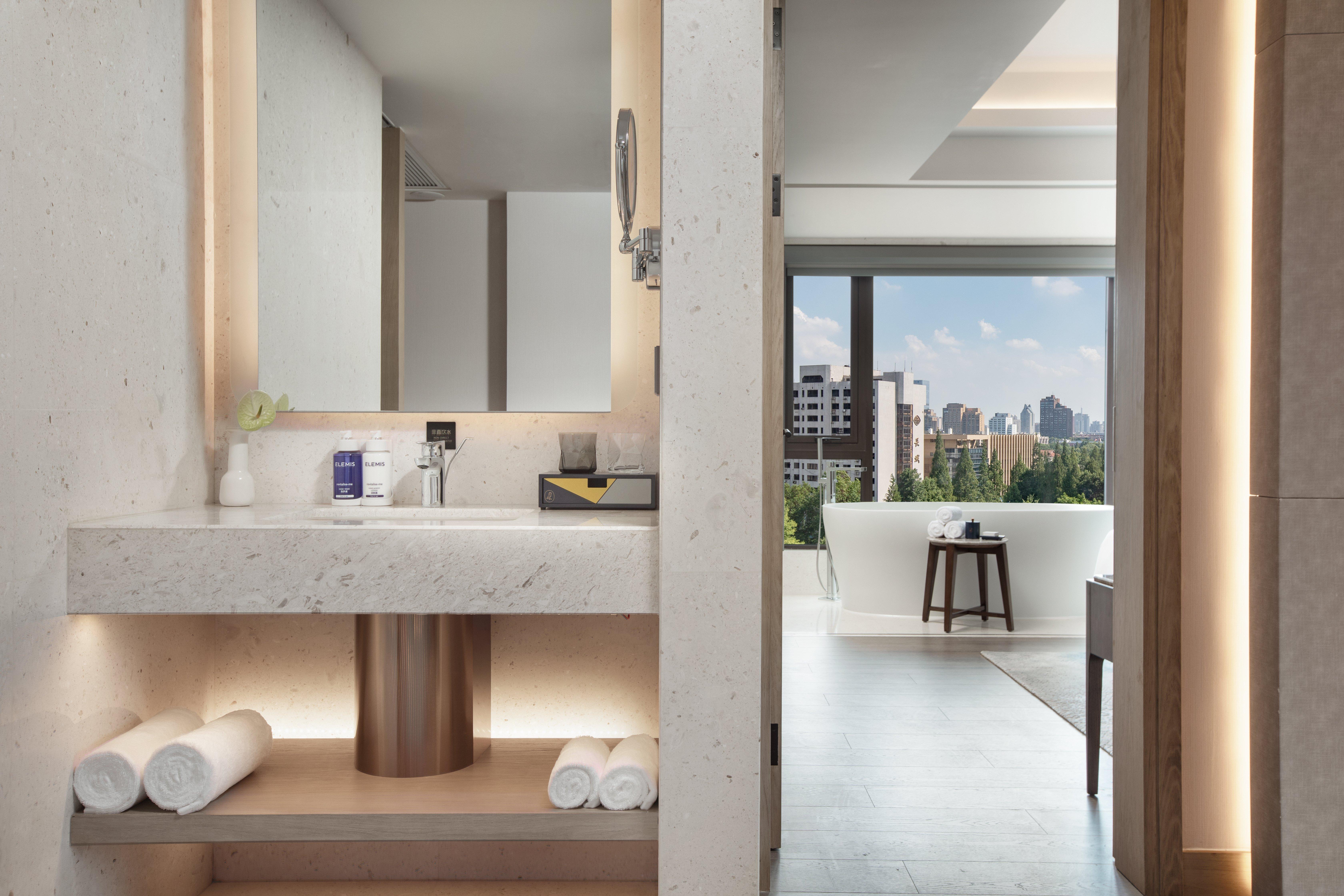Отель Voco Nanjing Oriental Pearl Экстерьер фото