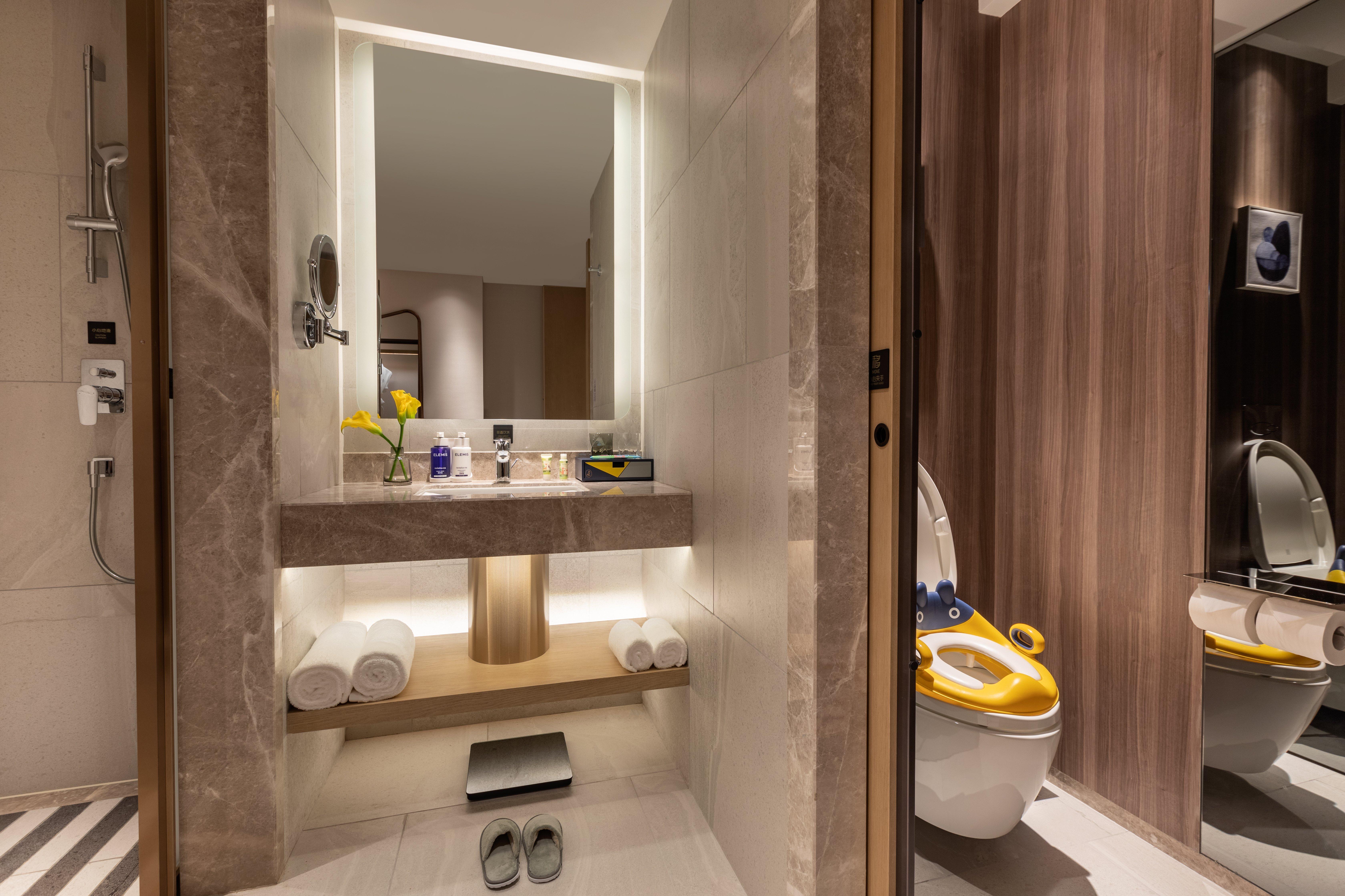 Отель Voco Nanjing Oriental Pearl Экстерьер фото